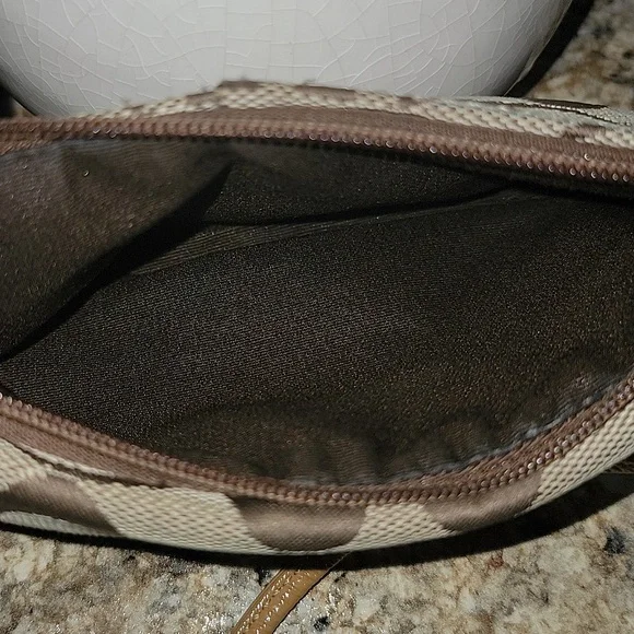 Coach signature wristlet - Picture 4 of 4